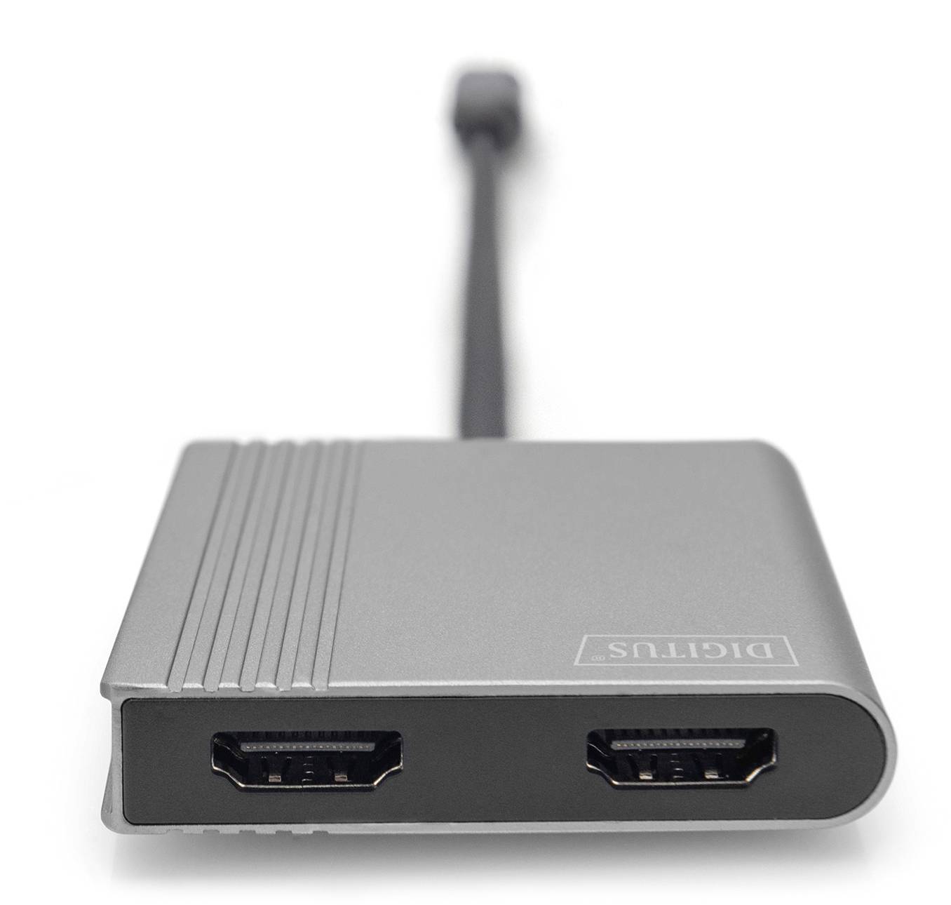 Ein grauer HDMI-Splitter mit zwei HDMI-Ausgängen und einem Kabel. Gerät ist mit 'DIGITUS' bedruckt.