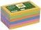 Ein Stapel bunter Haftnotizen in verschiedenen Farben: Gelb, Grün, Blau, Orange und Rosa; eignet sich zum Notieren von Ideen.