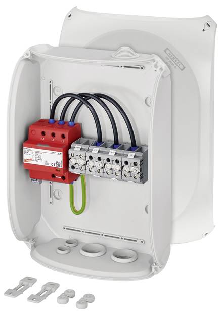 Weiße Kunststoffbox mit geöffnetem Deckel. Innen ist ein rotes elektronisches Bauteil mit mehreren Kabeln angeschlossen.