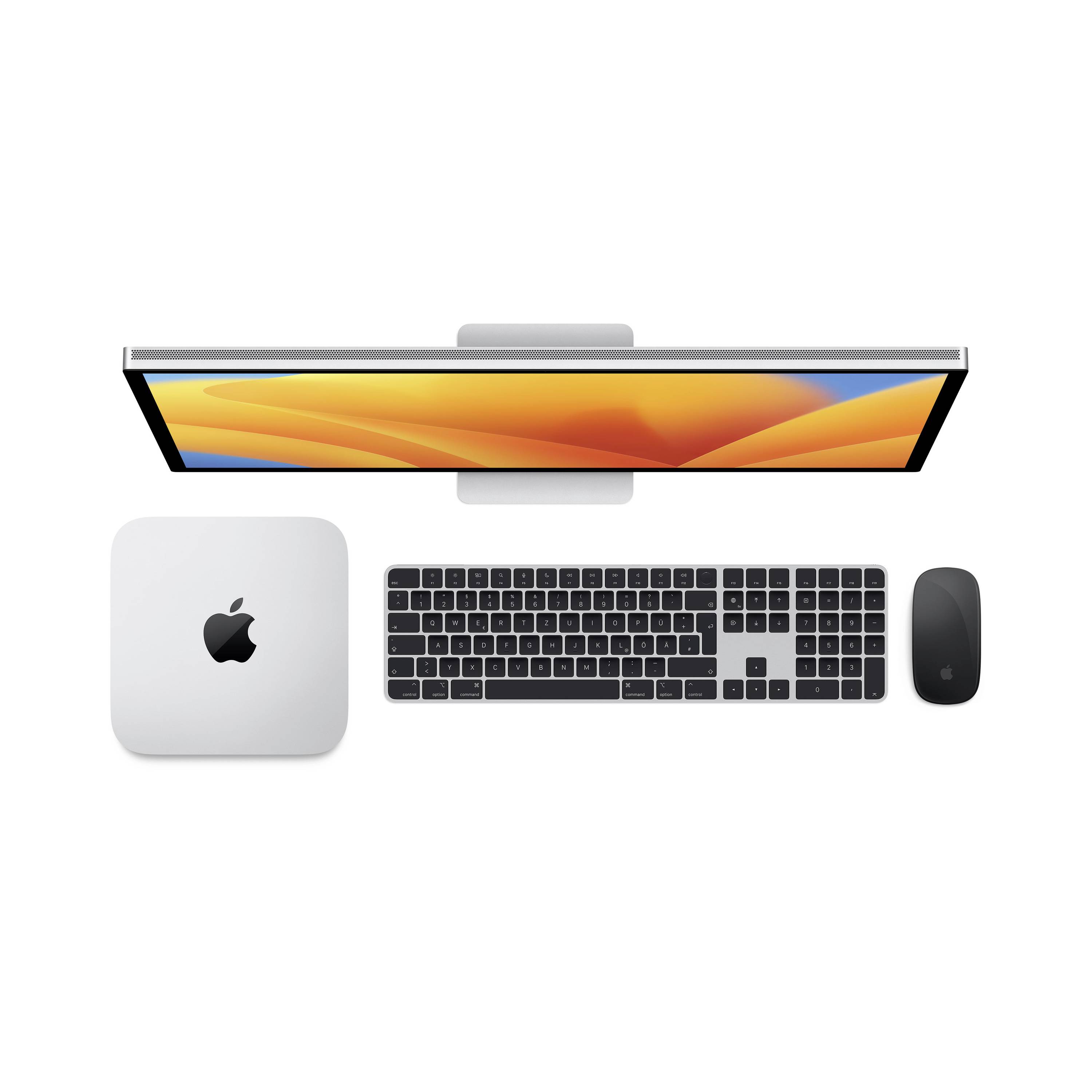 Ein Computer-Set bestehend aus einem großen Bildschirm, einer Tastatur, einer Maus und einem kleinen, quadratischen Gehäuse mit einem Apfel-Logo.