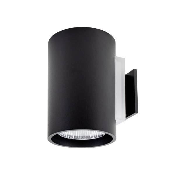 Schwarze zylindrische Außenleuchte mit Wandhalterung. Ideal für moderne Fassadenbeleuchtung.