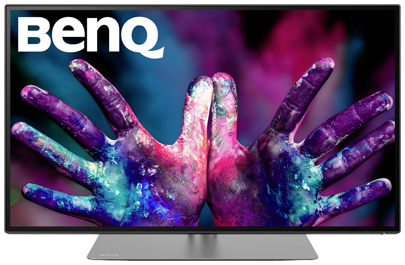 Ein Bildschirm zeigt zwei Hände, die mit bunten Farben bemalt sind. Oben links steht 'BenQ'.