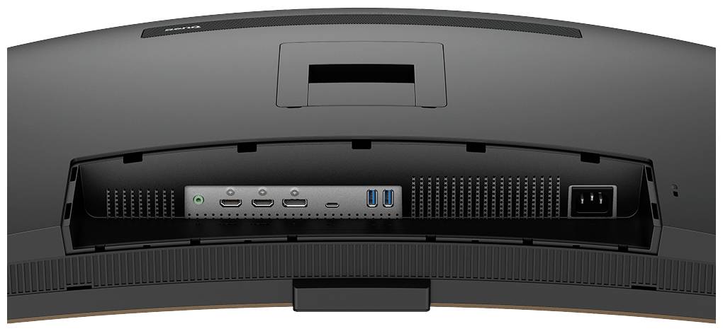 'Rückseite eines Monitors mit mehreren Anschlüssen: Stromanschluss, drei HDMI-Ports, zwei USB-Ports und ein Audioanschluss.'