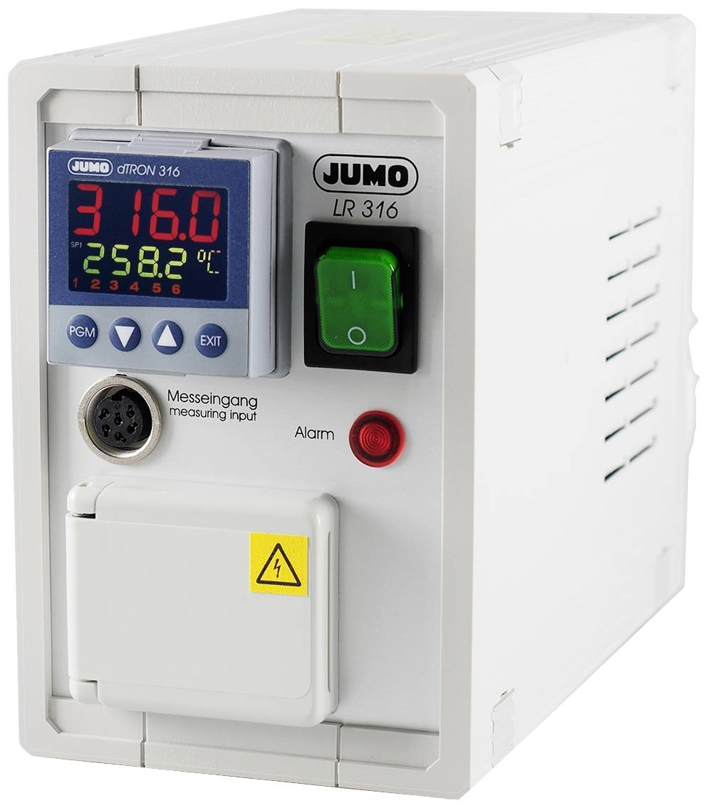 Temperaturregler mit Display zeigt 316,0°C. Knöpfe zur Steuerung und grüner Schalter. Warnsymbol für elektrische Spannung. Markenname 'JUMO'.