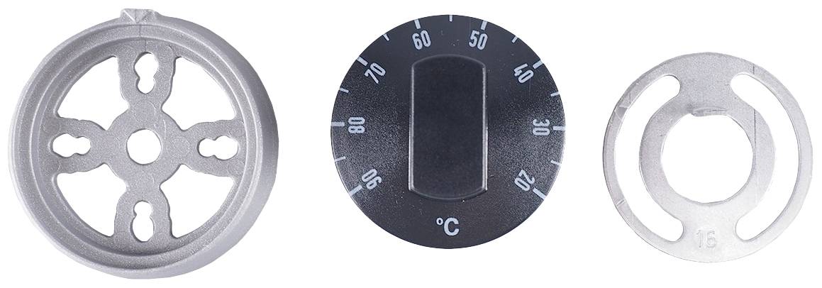 Drei Einzelteile eines Drehknopfsystems: links Metallhalterung, Mitte schwarzes Ziffernblatt mit Grad Celsiusskala, rechts Metallring.