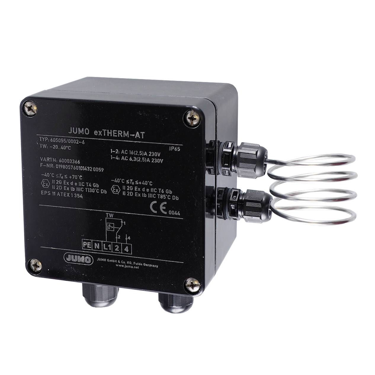 Ein schwarzes, rechteckiges Thermostat-Gehäuse mit mehreren Kabelanschlüssen und einer Beschriftung mit technischen Spezifikationen auf der Vorderseite.
