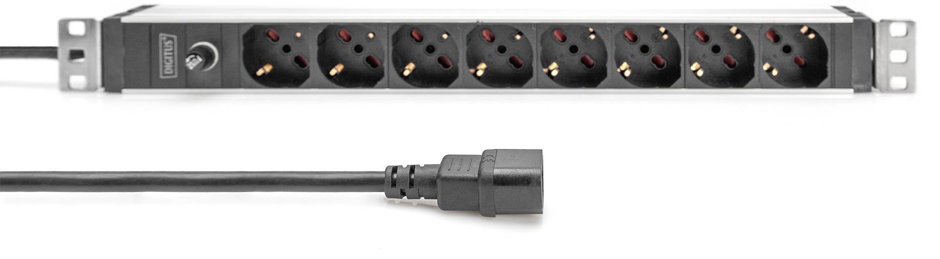 Eine schwarze Steckdosenleiste mit acht Anschlüssen und einem Kabel mit Stecker zur Stromversorgung auf einem weißen Hintergrund.