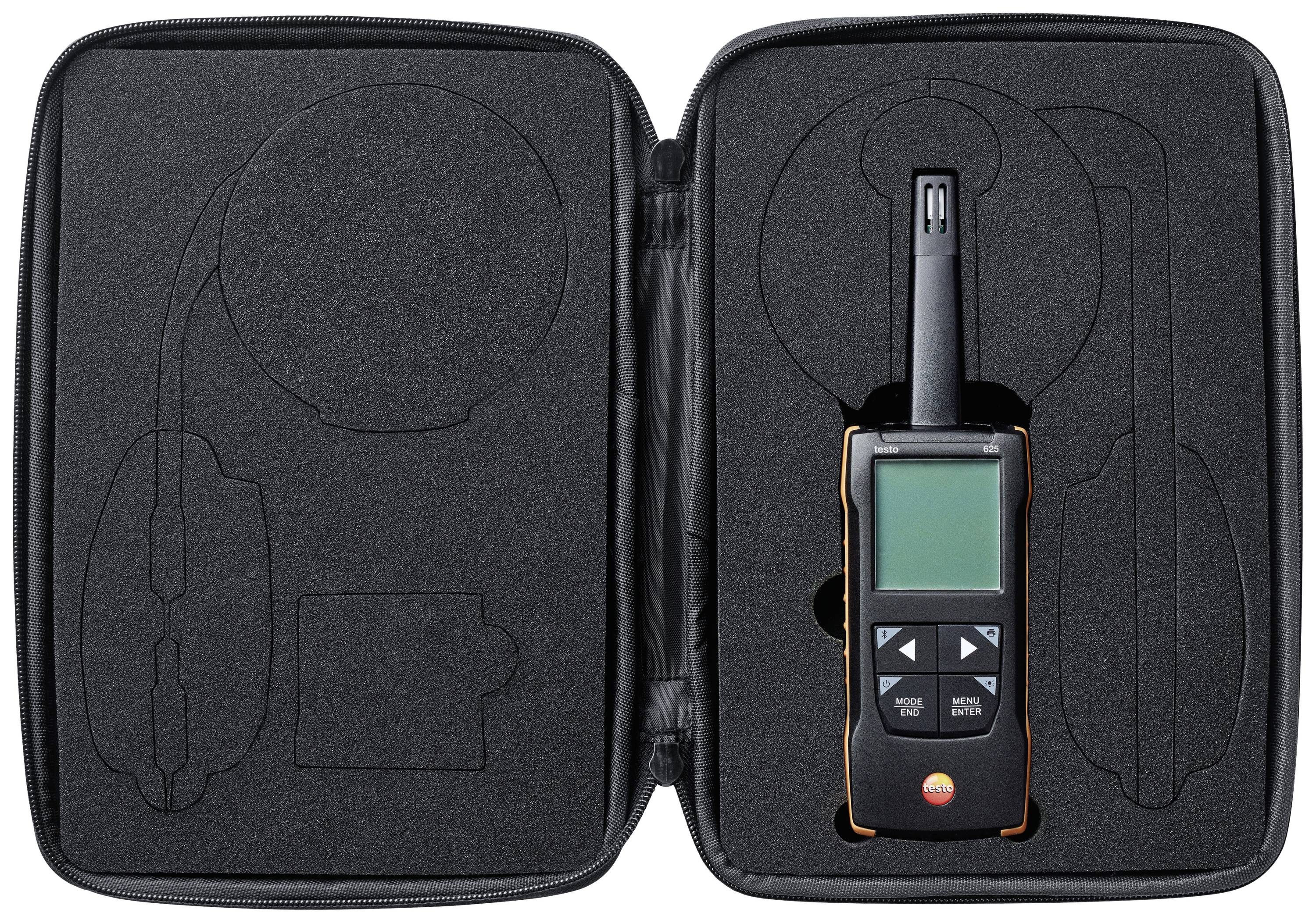 Ein digitales Messgerät mit Display und Bedientasten, aufbewahrt in einer offenen schwarzen Schutztasche mit geformtem Innenraum.