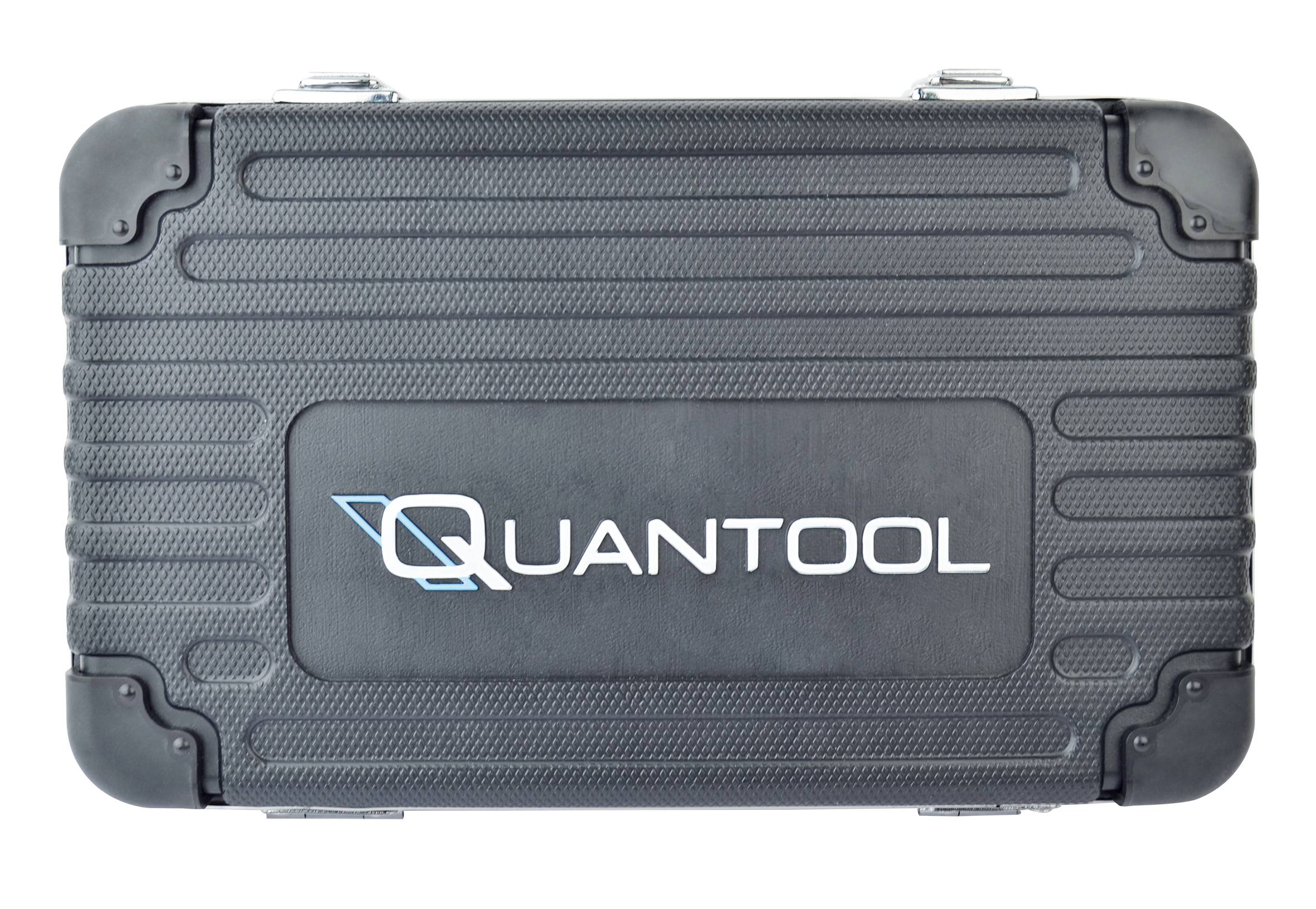 Schwarzer Werkzeugkoffer mit dem weißen Schriftzug 'QUANTOOL' auf dem Deckel.
