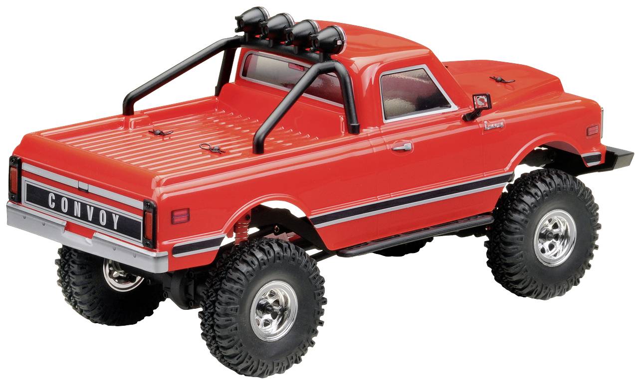 Ein roter Spielzeug-Pickup-Truck mit Allradreifen und schwarzen Akzenten. Auf der Ladefläche befindet sich der Schriftzug 'CONVOY'.