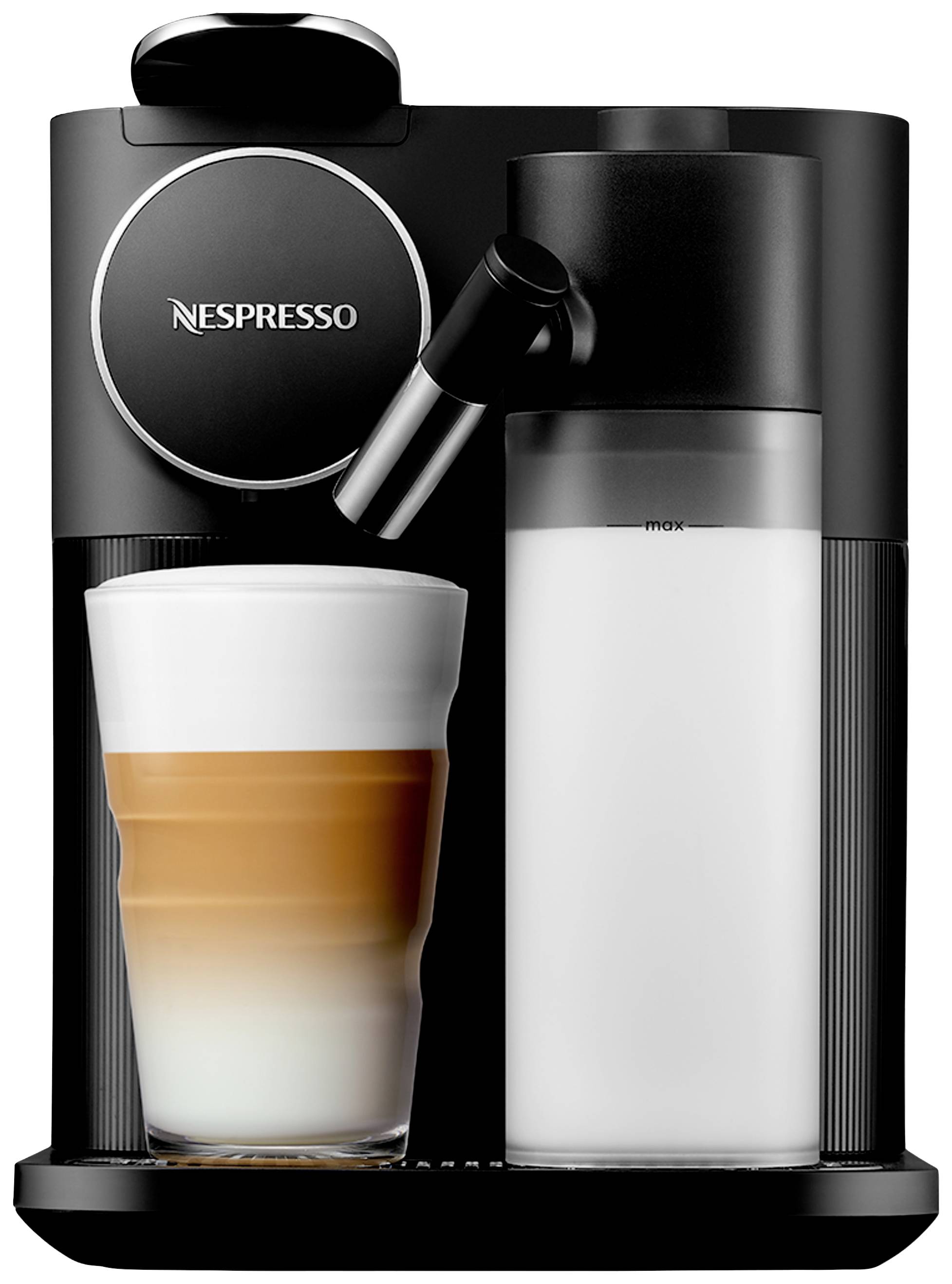 Eine Nespresso-Kaffeemaschine mit Milchschaum, die einen Latte Macchiato in einem Glas zubereitet.