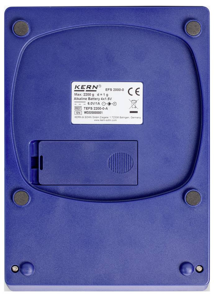 Ein blaues technisches Gerät von hinten, mit Batteriefach, Produktinformationen und technischen Daten auf einem weißen Etikett.