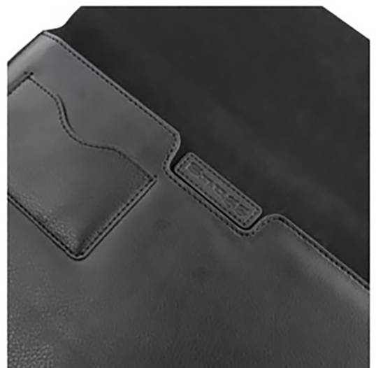 Ledermappe mit geschwungenen Nähten auf schwarzem Hintergrund. Taschen- und Fachdetail sichtbar.