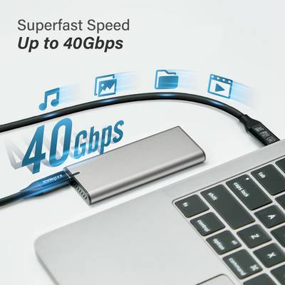 Externe Festplatte, angeschlossen an einen Laptop. Text 'Superfast Speed Up to 40Gbps'. Symbole für Musik, Fotos, Videos zeigen schnellen Datentransfer.