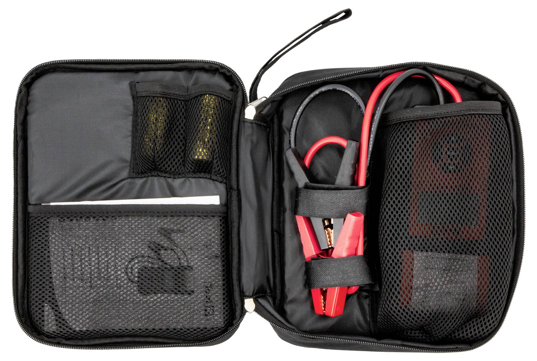 Offene schwarze Tragetasche mit Reißverschluss mit Netztaschen, die rote und schwarze Starthilfekabel und Zubehör halten.