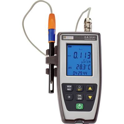 Leitfähigkeitsmessgerät mit digitalem Display zeigt Messwert von 0,113 µS/cm bei 28,3°C. Kabel und Sensor angebracht.
