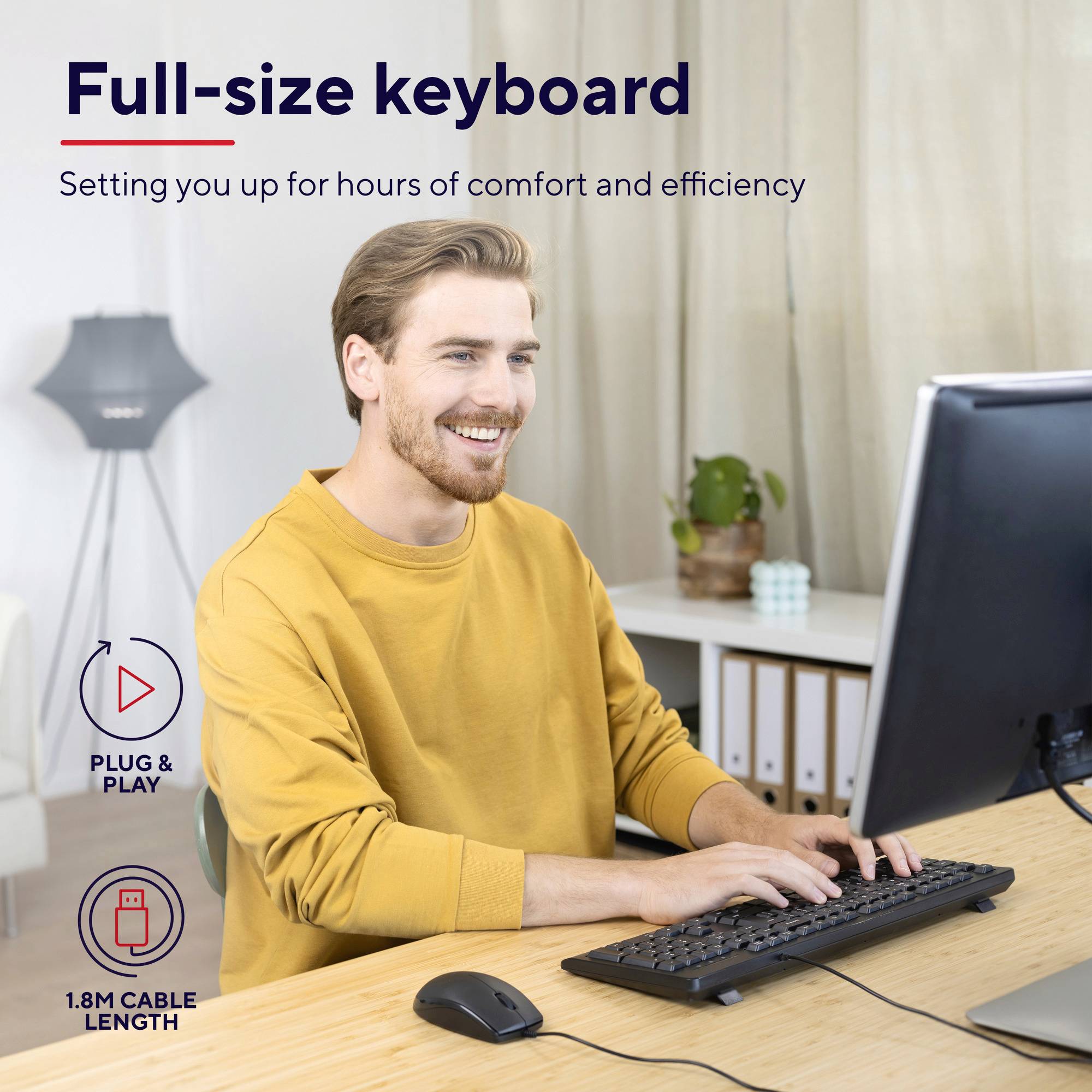 Ein Mann benutzt eine Tastatur an einem Schreibtisch. Text: 'Full-size keyboard. Plug & Play. 1.8m cable length.' 