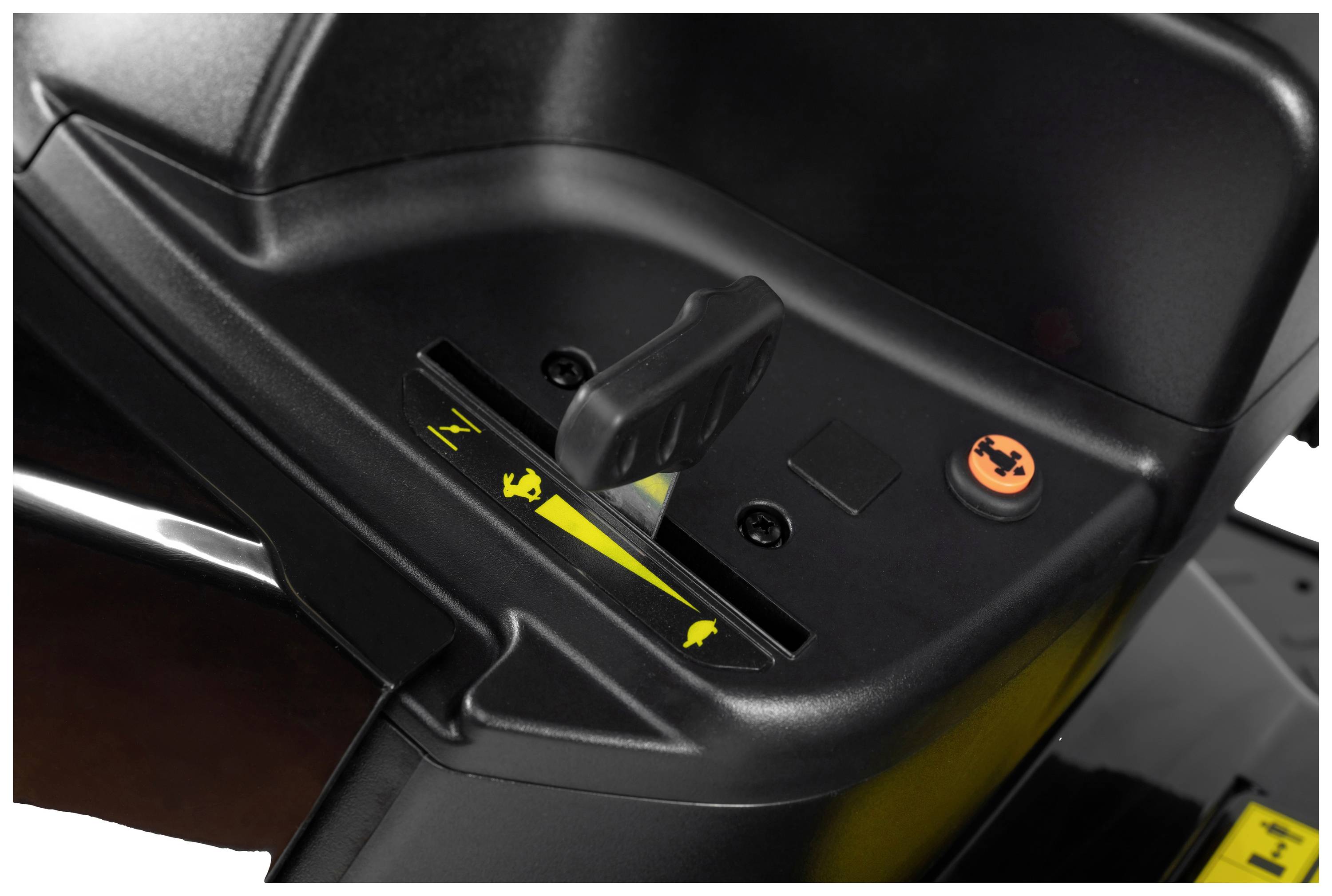 Ein Nahaufnahme eines Bedienhebels an einem Rasenmäher, zeigt die Steuerpositionen für 'Schildkröte' und 'Hase', symbolisieren langsame und schnelle Geschwindigkeit.