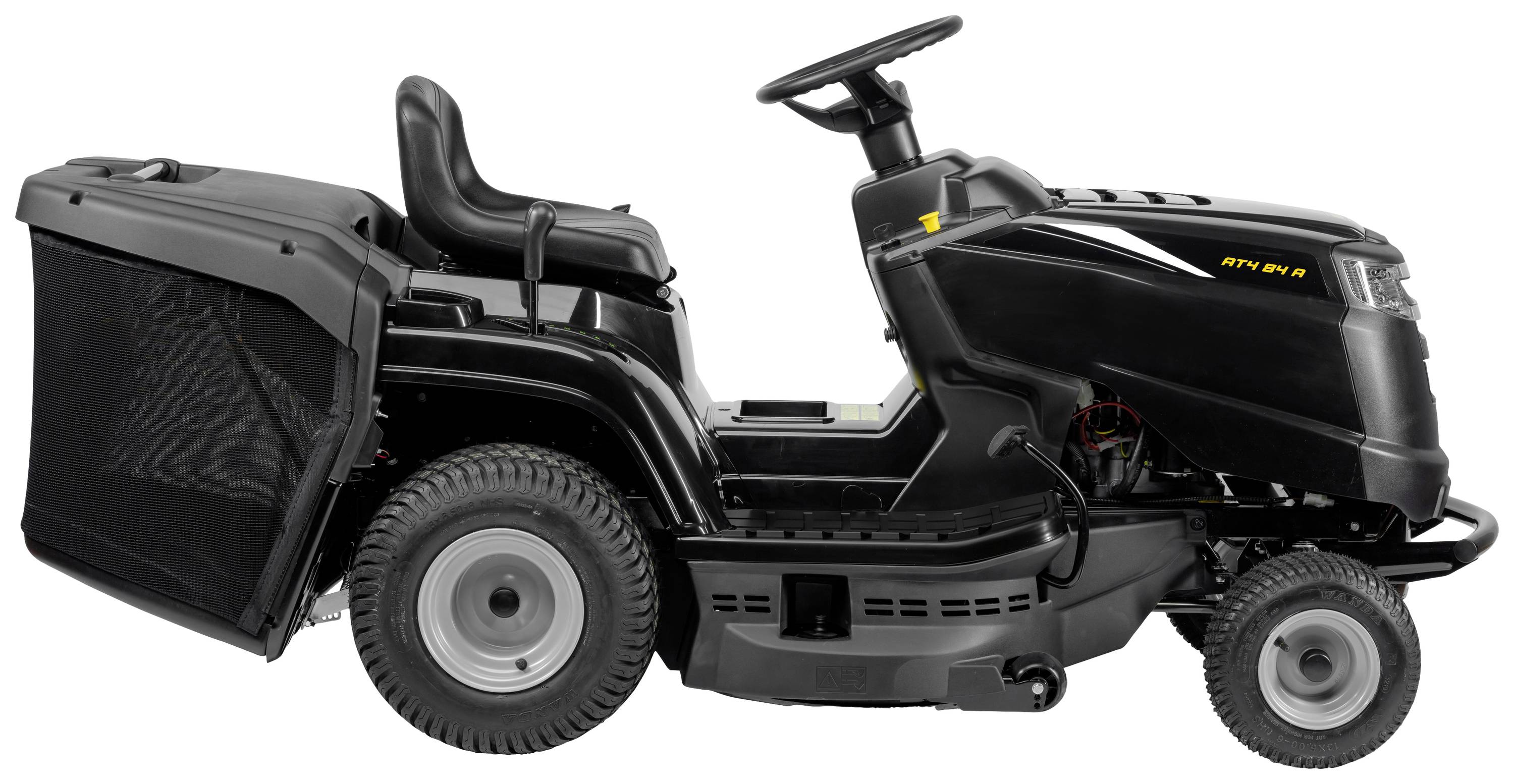 Rasenmähertraktor in Seitenansicht, schwarz mit großen Rädern und einem Sitz. Geeignet für die Pflege großer Rasenflächen.