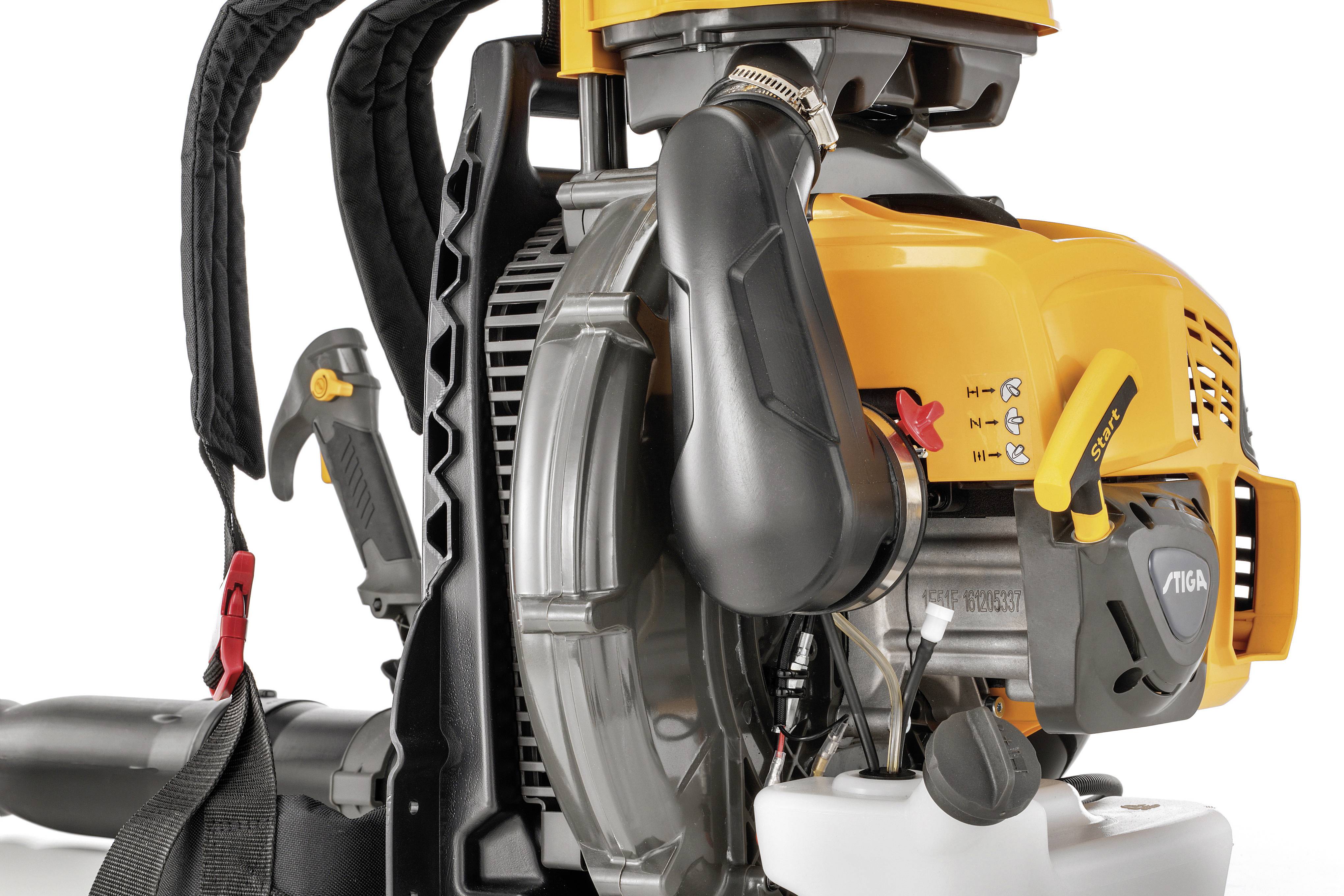 Ein gelbes Rückensprühgerät mit schwarzen Trägern, geeignet für das Versprühen von Flüssigkeiten in Gärten oder Landwirtschaft.