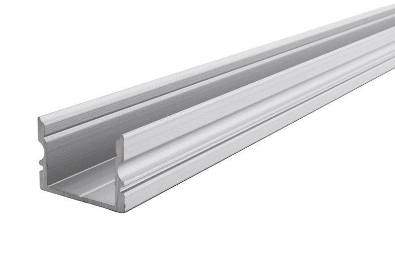 Ein silbernes Aluminiumprofil mit U-förmigem Querschnitt, das für den Bau oder die Montage von Strukturen verwendet wird.