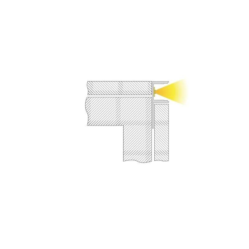 Querschnitt eines Fensters mit Strahler, der auf Dichtung rund um den Rahmen fokussiert ist, um Lichtdurchlässigkeit zu prüfen.