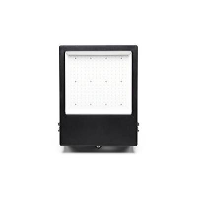 Ein rechteckiger LED-Strahler mit schwarzem Gehäuse, frontal abgebildet. Geeignet für Außenbeleuchtung oder großflächige Ausleuchtung.