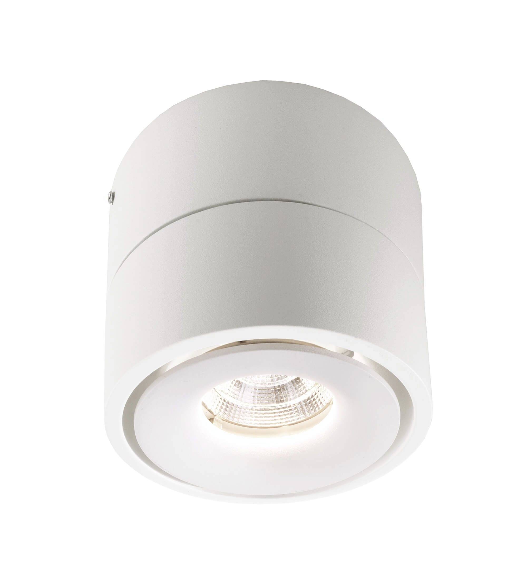 Weiße zylindrische Deckenlampe mit integriertem Lichtelement, geeignet für moderne Raumbeleuchtung.