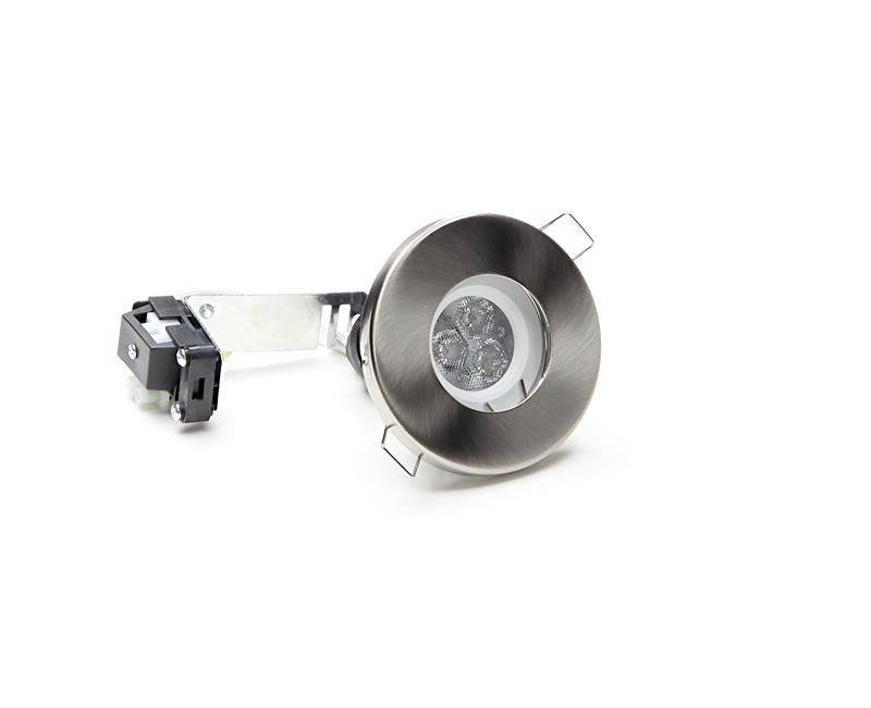 Einbauleuchte aus Metall in Silber mit rundem Design. Links davon ein schwarzes elektrisches Anschlusskabel.