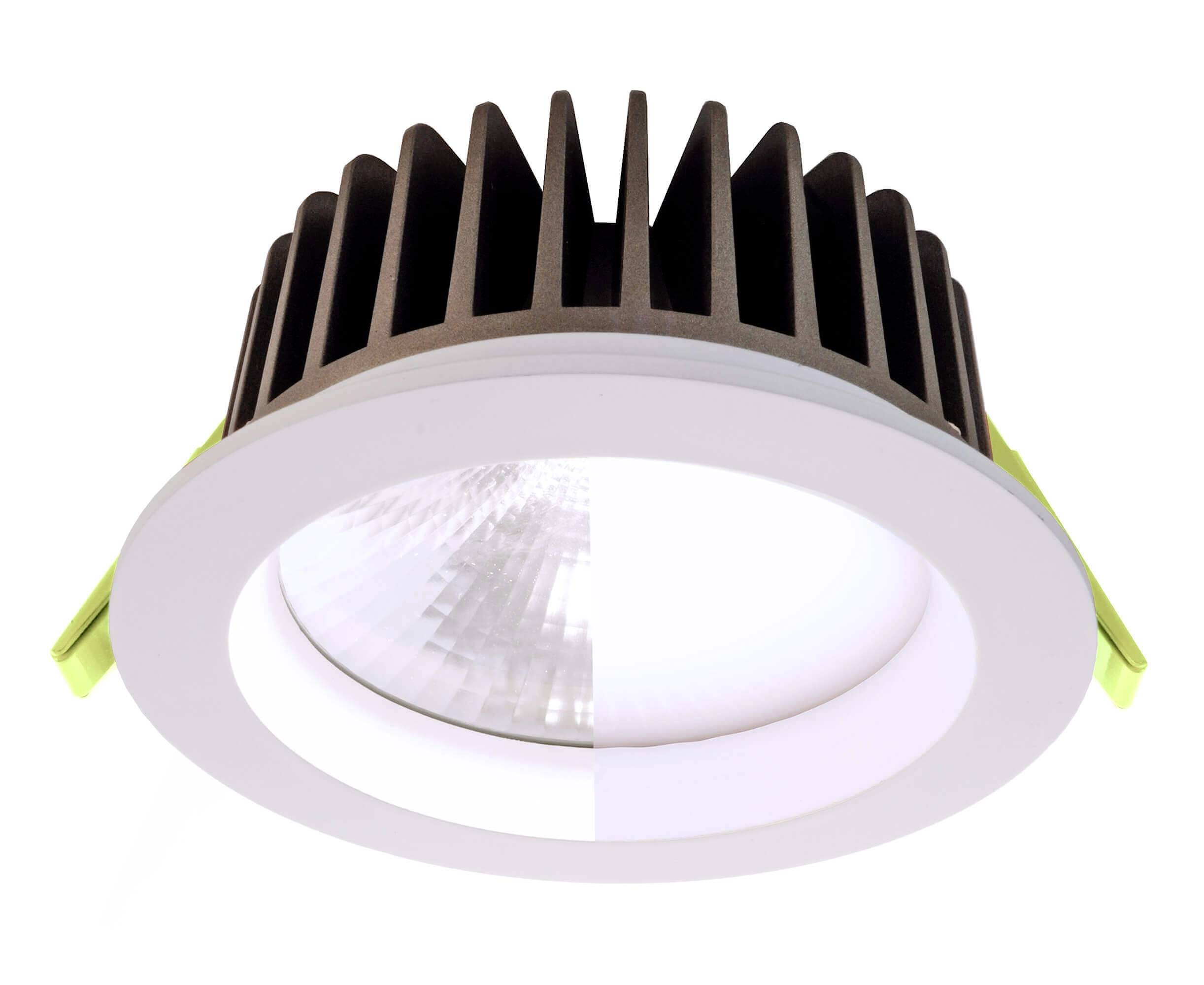 LED-Downlight mit schwarzem Kühlkörper und weißem Rahmen, Blick von unten. Geeignet für Innenbeleuchtung.