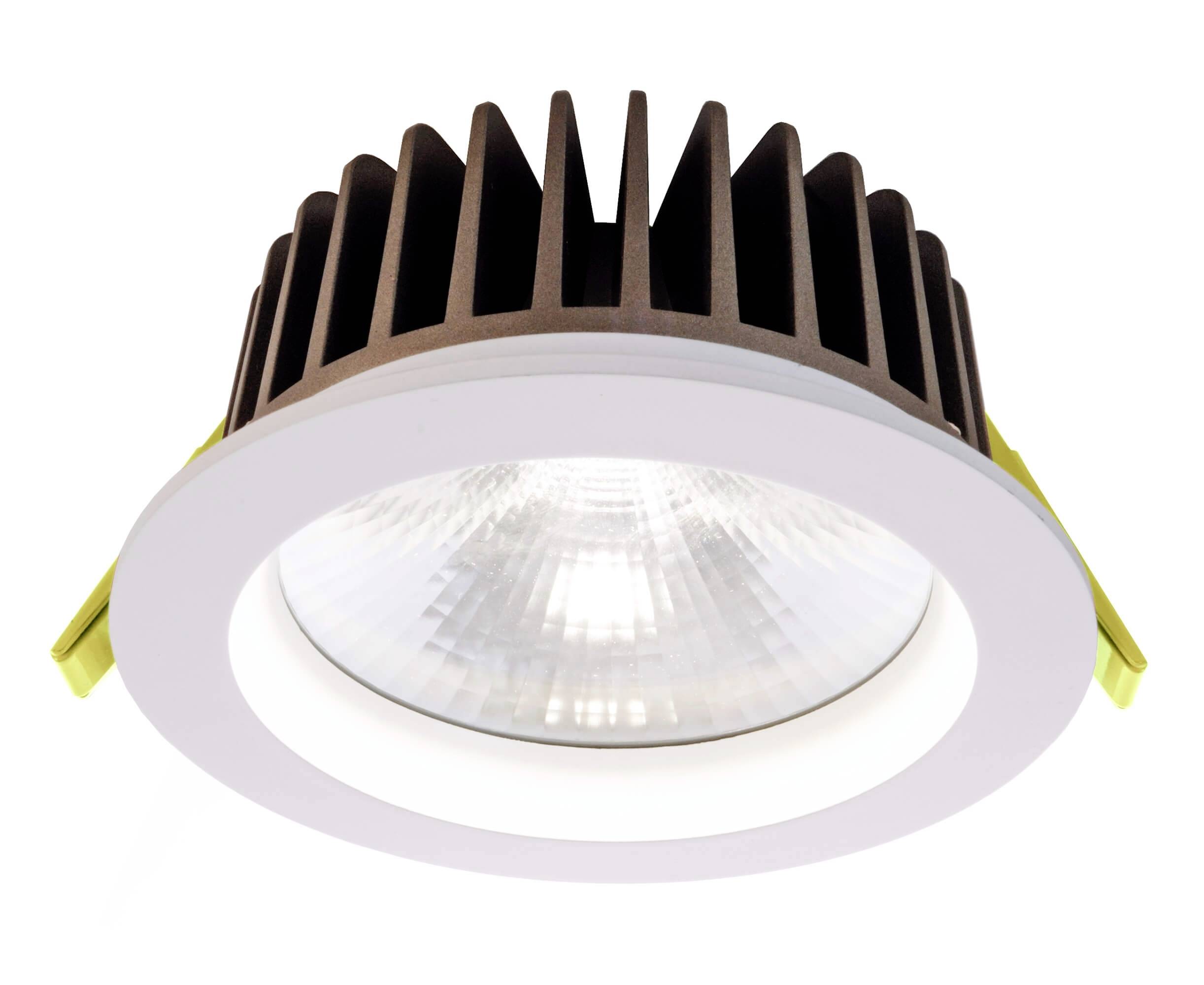 Runder LED-Deckeneinbaustrahler mit Kühlkörper, in Weiß gehalten. Eignet sich zur effizienten Beleuchtung von Innenräumen.