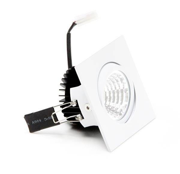 Ein quadratischer LED-Spot mit Kühlkörper und Kabel, geeignet für Decken- oder Wandmontage; bietet energieeffiziente Beleuchtung.