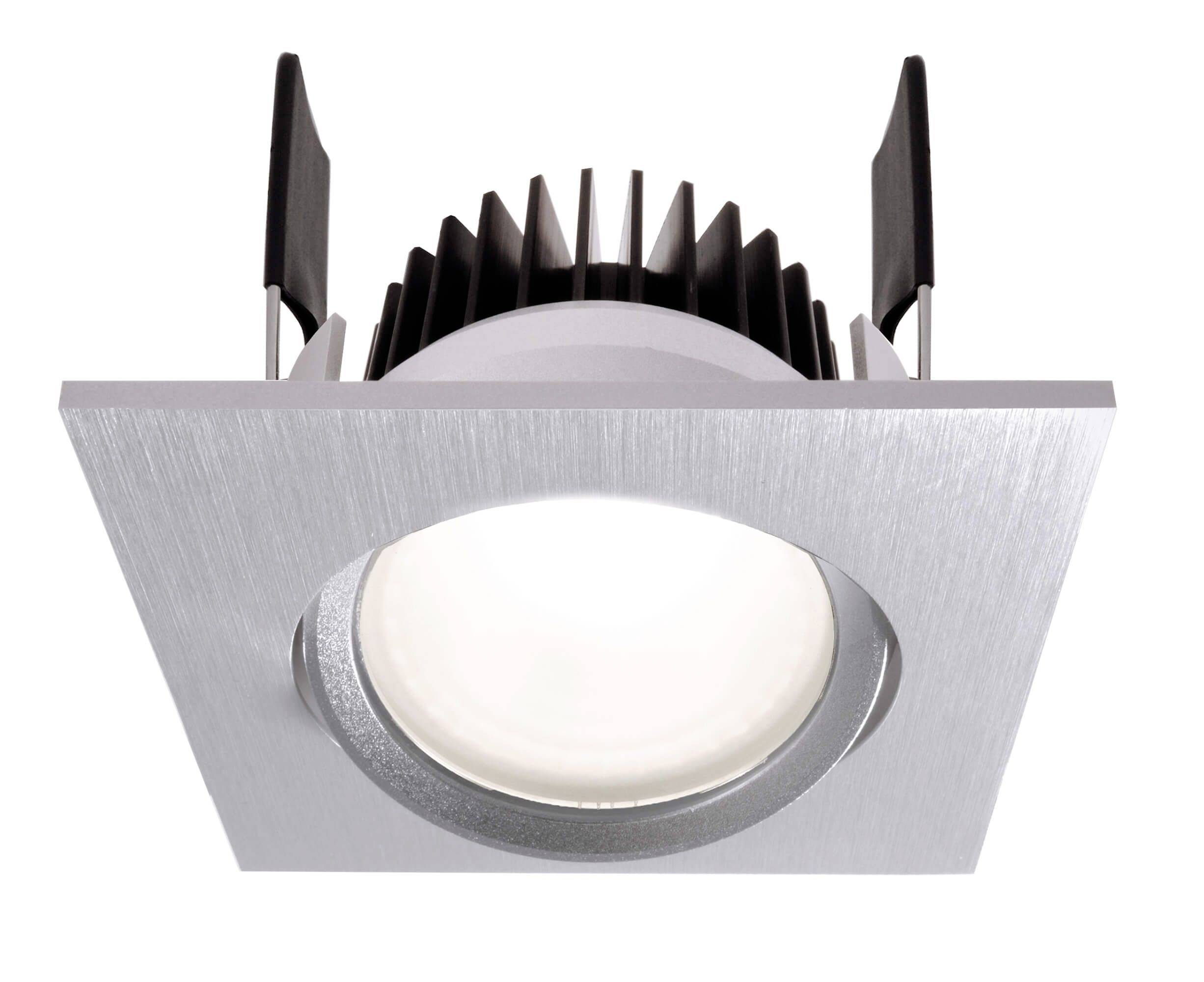 Einbau-LED-Spot mit quadratischer, silberfarbener Einfassung und schwarzem Kühlkörper, zeigt modernes Design einer Deckenleuchte.