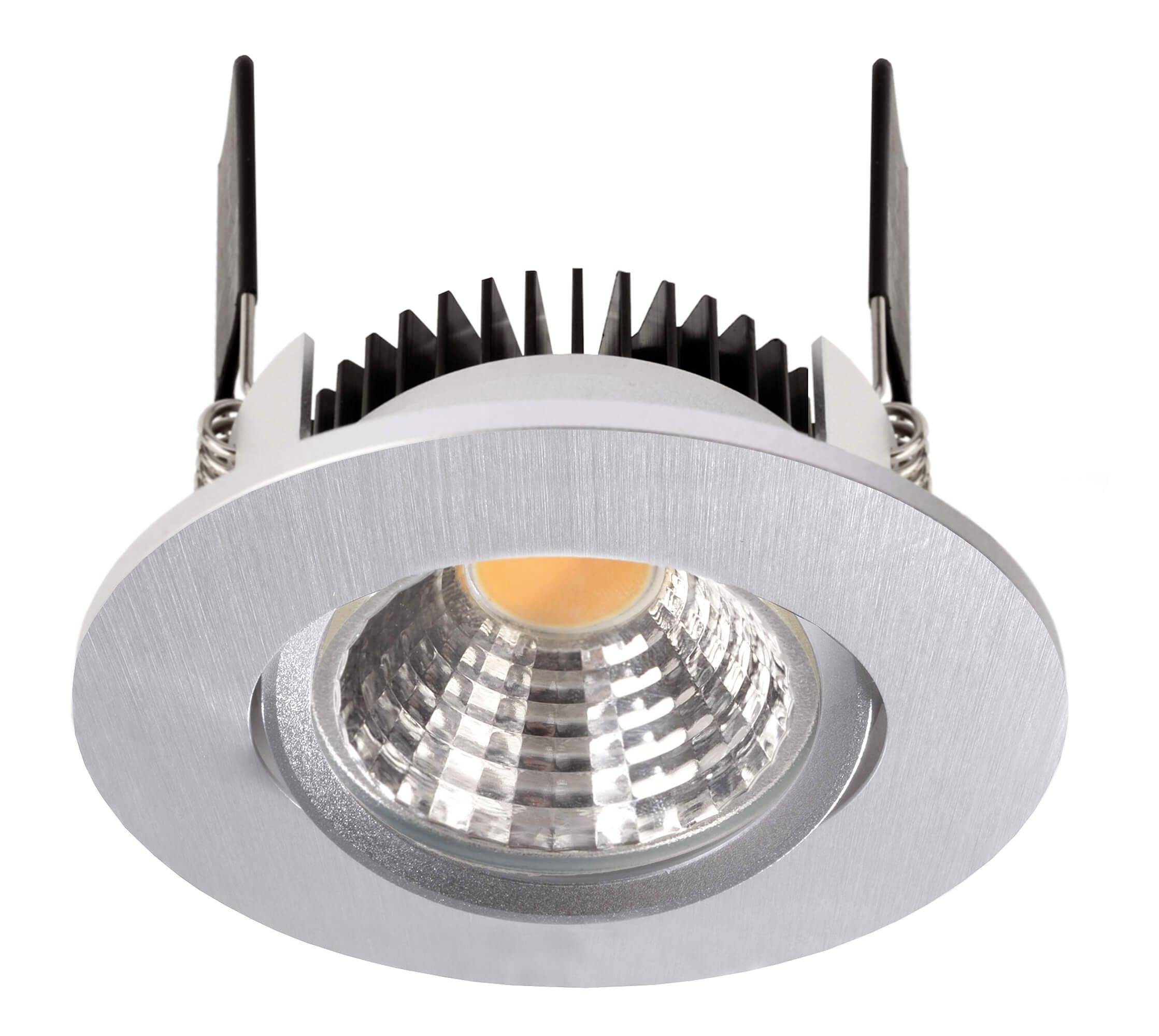 Einbau-LED-Spot mit silbernem Rand und Kühlrippen an der Oberseite, geeignet für Wohn- oder Geschäftsräume.