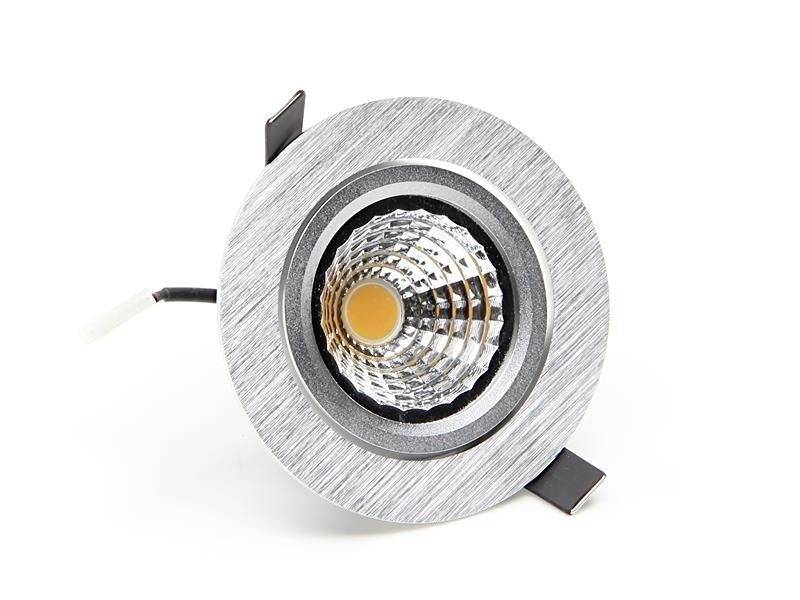LED-Einbaustrahler mit runder, silberner Aluminiumblende, schwarzem Rand und sichtbarem Leuchtmittel in der Mitte.