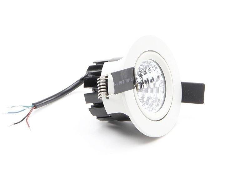 Runde LED-Einbauleuchte mit weißen Rahmen und freiliegenden Kabeln. Ideal für Einbau in Decken zur Raumbeleuchtung.