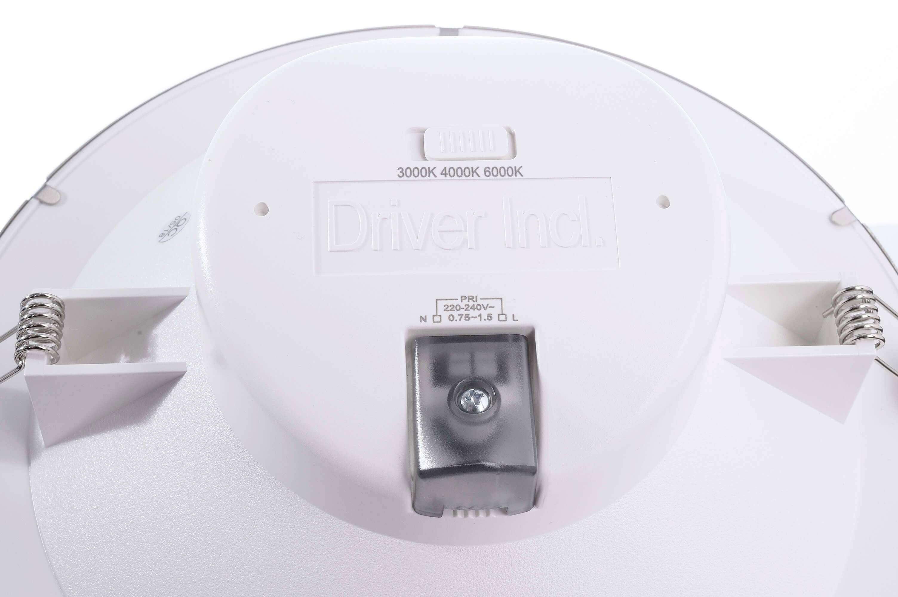 Rückansicht einer runden LED-Leuchte mit verstellbarer Farbtemperatur von 3000K, 4000K und 6000K. Schrauben und Klemmen sichtbar.