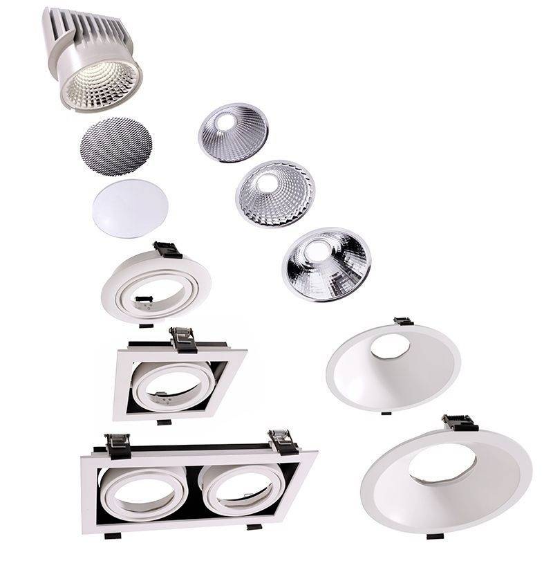 Teile von modularen Einbaustrahlern in der Reihenfolge ihrer Montage gezeigt, darunter Gehäuse, Reflektoren und Linsen.