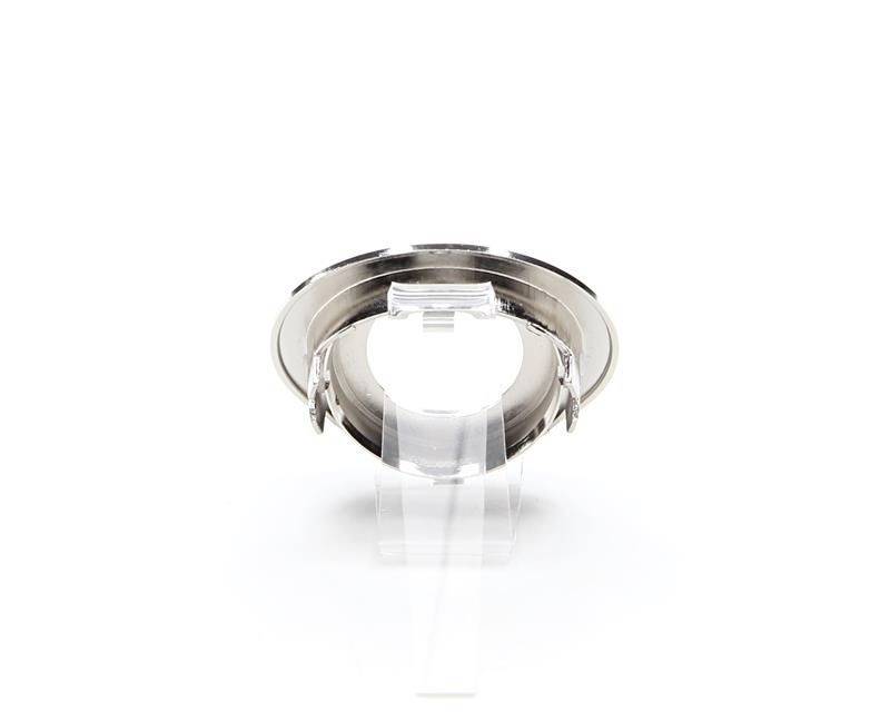 Metallring auf durchsichtigem Ständer, minimalistisch designt, vor weißem Hintergrund.