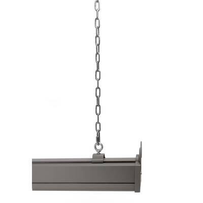 Hängelampe an Metallkette über einer leeren weißen Fläche. Moderner, industrieller Stil.