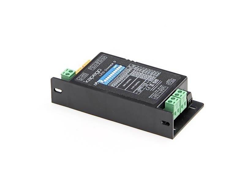 Schwarzes elektronisches Gerät mit Anschlüssen und blauer Beschriftung; dient zur Kontrolle von elektrischen Schaltungen.