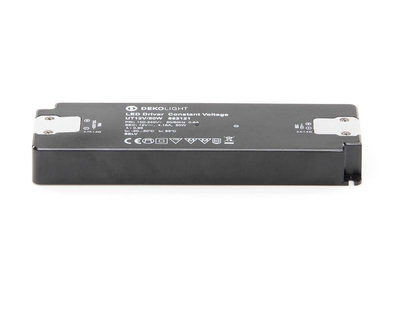 Ein rechteckiges, schwarzes LED-Netzteil mit der Aufschrift 'Dekolight LED Driver' und Spezifikationen auf der Oberfläche.