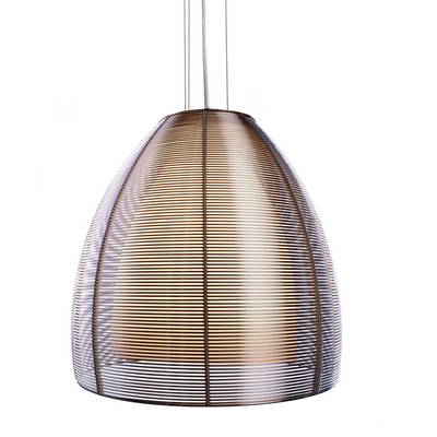 Eine moderne Pendelleuchte mit einem schlichten, gestreiften Schirm, der warmes Licht ausstrahlt. Geeignet für Wohn- und Essbereiche.