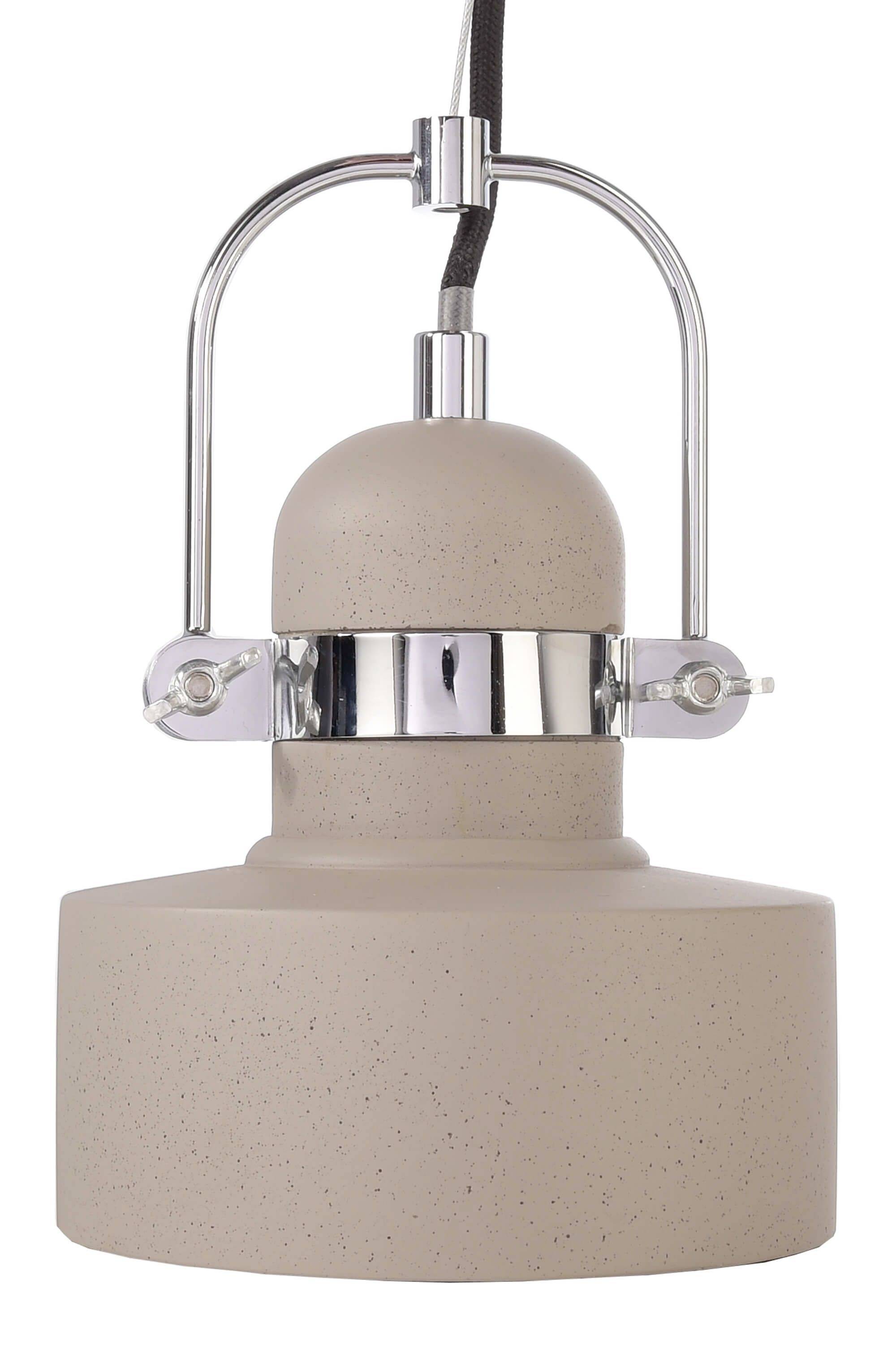Hängelampe aus grauem Beton mit polierter Metallhalterung. Schlichtes, modernes Design für Wohnraum oder Büro.