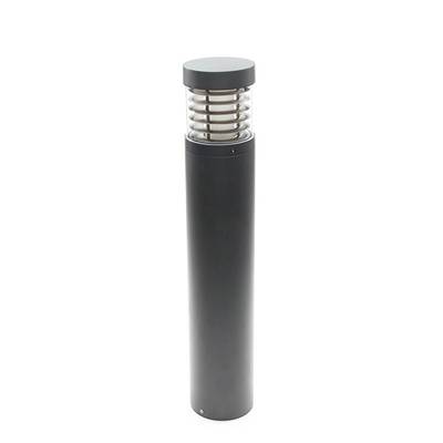 Eine schwarze Außenleuchte mit modernem Design. Sie hat einen zylindrischen Körper und einen silbernen Ringgitter-Schirm oben.