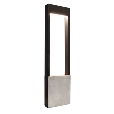 Moderne, schlanke Stehleuchte aus Metall mit rechteckiger Form, an der Spitze beleuchtet. Geignet für zeitgenössische Innenräume.