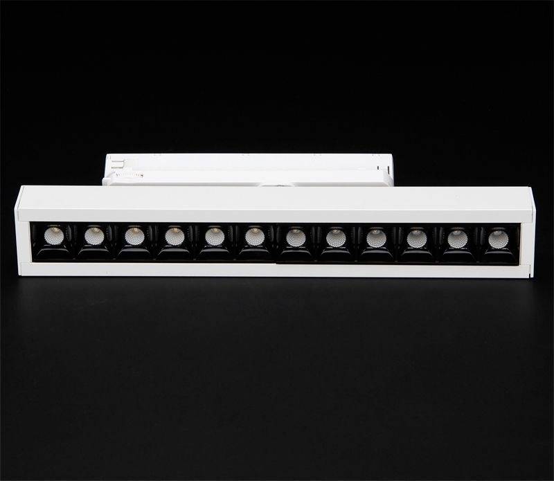 Eine moderne, rechteckige LED-Leuchte mit elf einzelnen LEDs in einer Reihe, platziert vor einem schwarzen Hintergrund.