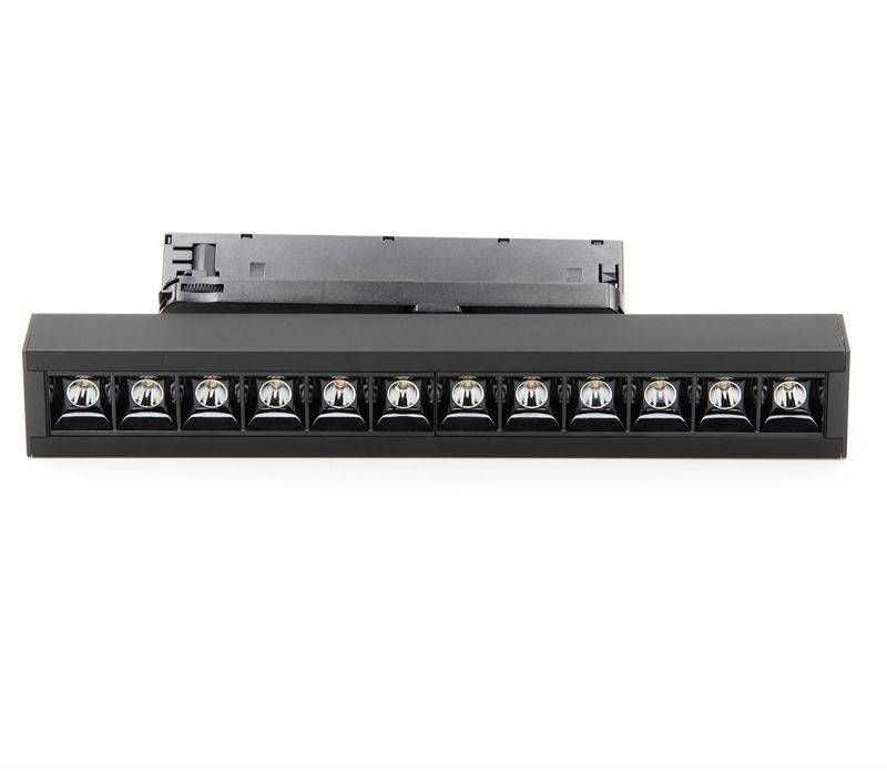 'LED-Wandleuchte' mit rechteckiger schwarzer Basis und mehreren kleinen Leuchten. Minimalistisches Design für moderne Innenräume.