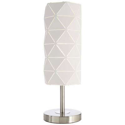 Eine Tischlampe mit modernem, geometrischem Schirmdesign auf einem metallischen Sockel.