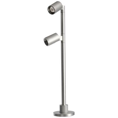 Eine moderne, silberne Stehlampe mit zwei verstellbaren Leuchtenköpfen auf einem schlanken Ständer. Ideal für gezielte Beleuchtung.